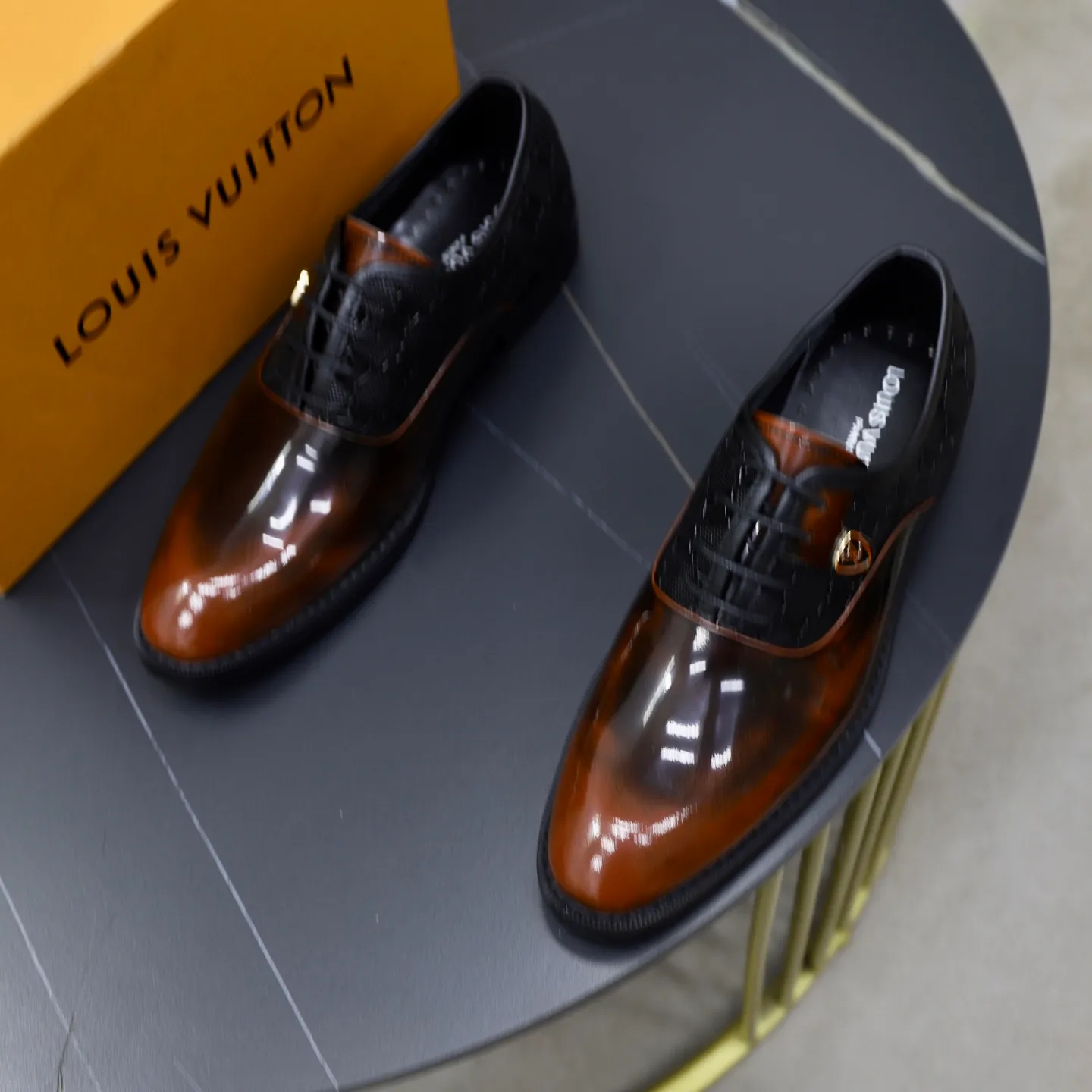 Ex-factory price: 500💰🙅‍♂️🙅‍♂️🙅‍♂️ Brand: LV Louis Vuitton Standard code: Men's size 38-44 (45 can be customized) Grade: Same style as the official website Original order quality Material: Original cowhide surface Comfortable cowhide lining Original outsole Style category: Men's fashionable casual leather shoes Distinguished big-name luxury elements Top luxury Color: actual picture color